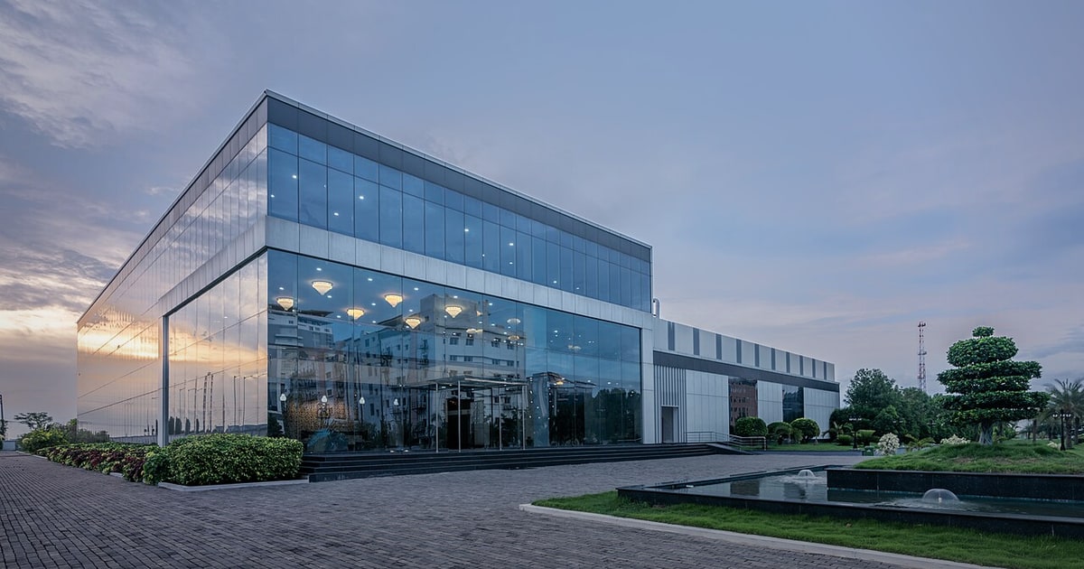 Data Centers and Automation Spark an Unprecedented Electricity Grudge Match for Warehouse Developers