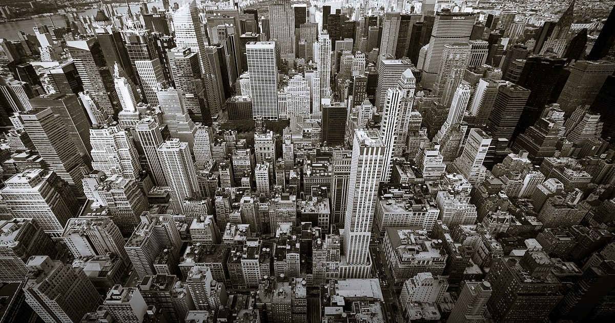 JLL Rides Industrial and Office Demand to $6.4B Q1 Revenue