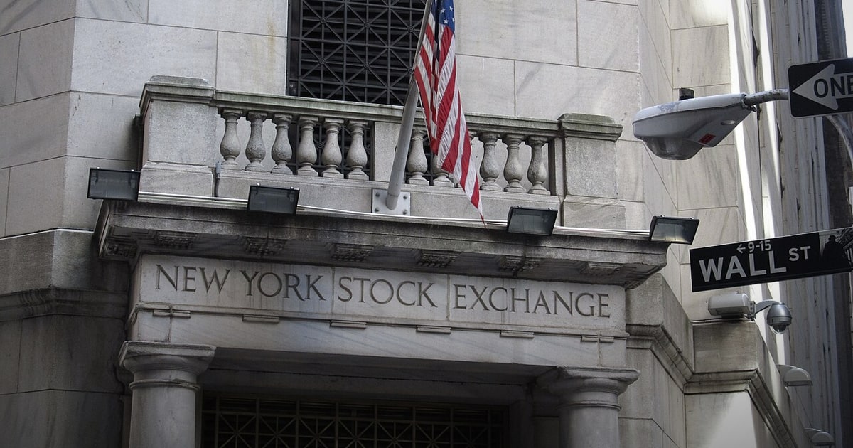 Next-Gen Brokers Bet Careers on AI Mastery Amid Wall Street Uncertainty